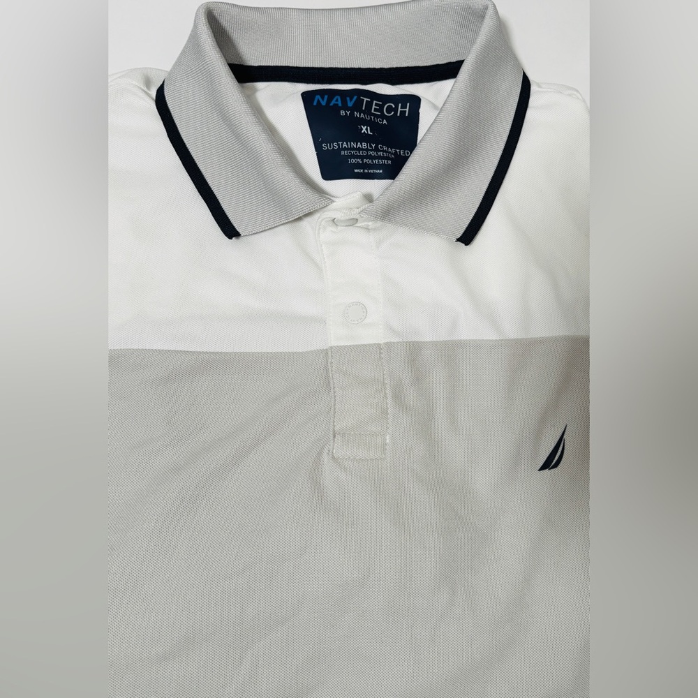 NAVTECH BY NAUTICA White & Gray Sustainably Crafted Snaps, Wrinkle Free  Polo XL